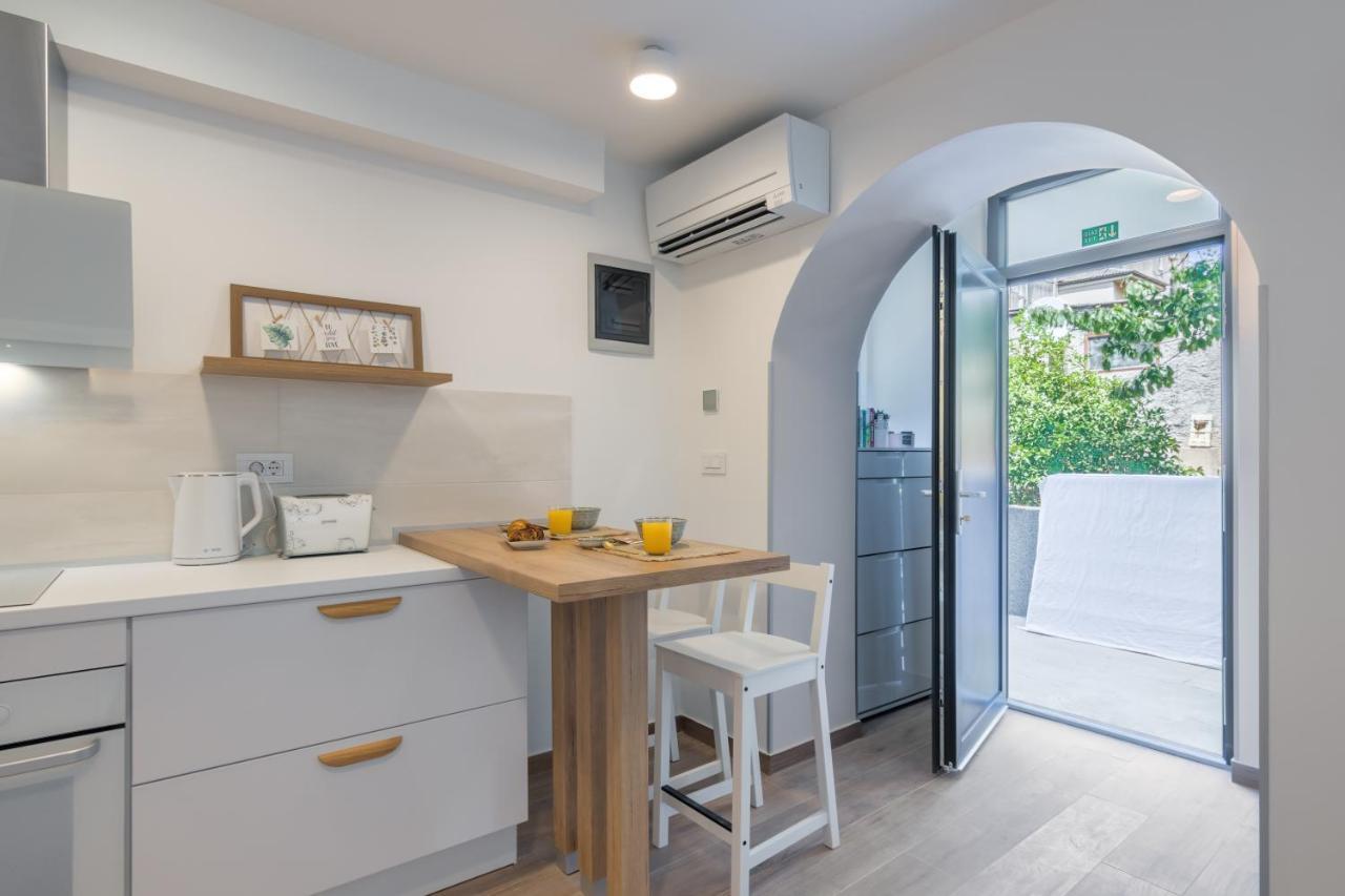 Apartment Norah With Private Parking PUY Exterior foto
